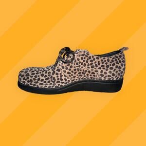 Green Comfort walking shoes leopard print lace up comfort shoe size 40 / 9